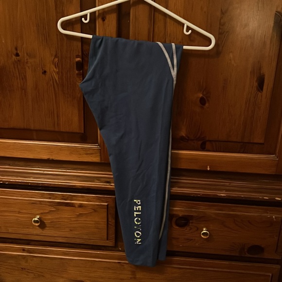 Peloton, good as new size extra large spin pants with drawstring - Picture 2 of 6